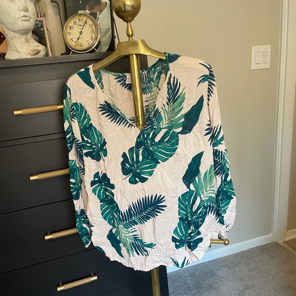 Old Navy Palm print shirt